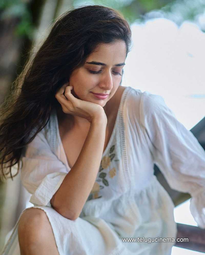 ashika stills 191024 04