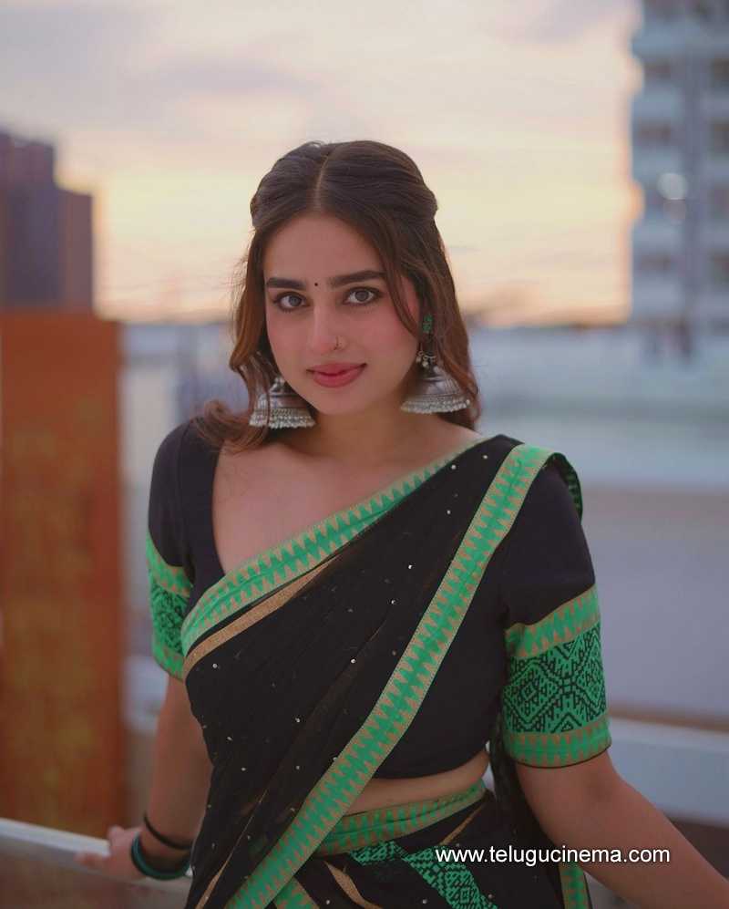 ayesha stills 041024 01
