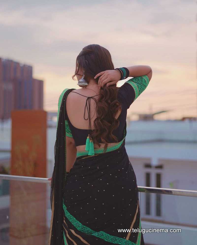 ayesha stills 041024 02