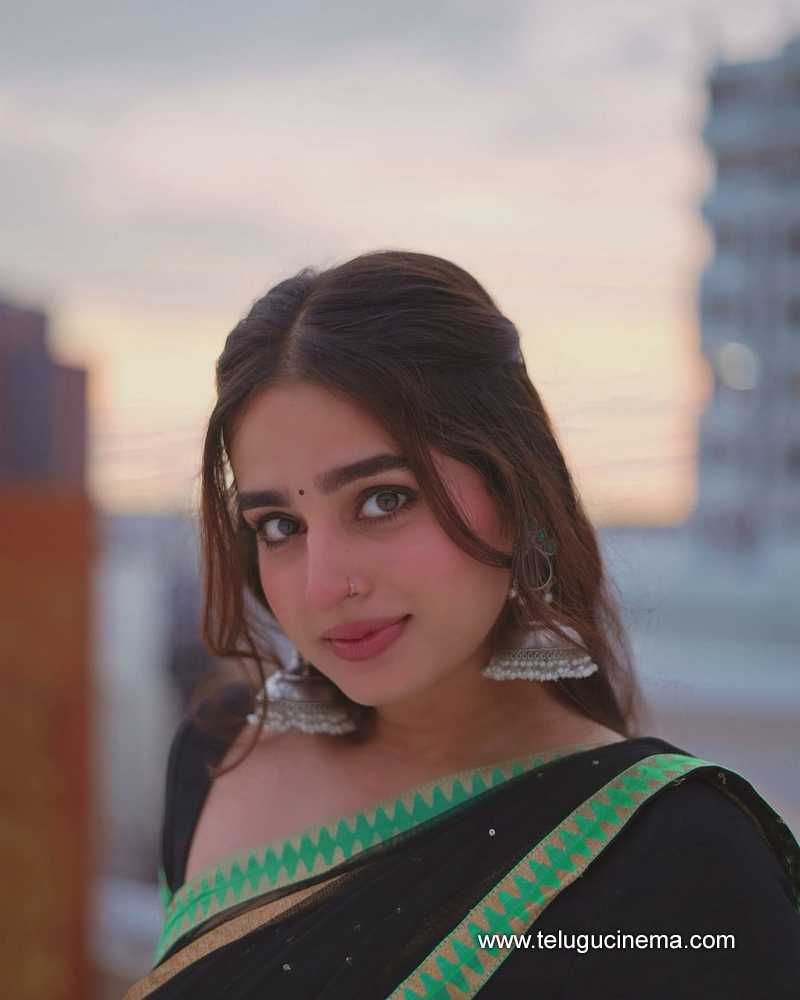 ayesha stills 041024 07