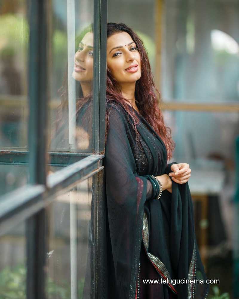 bhumika stills 311024 05