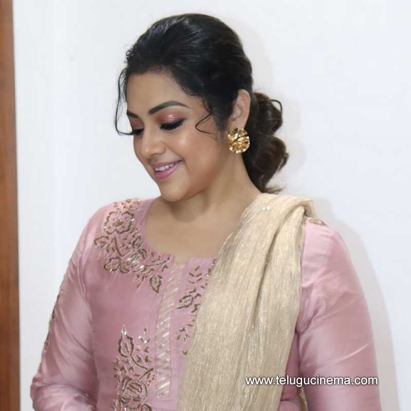 meena stills 241024 03