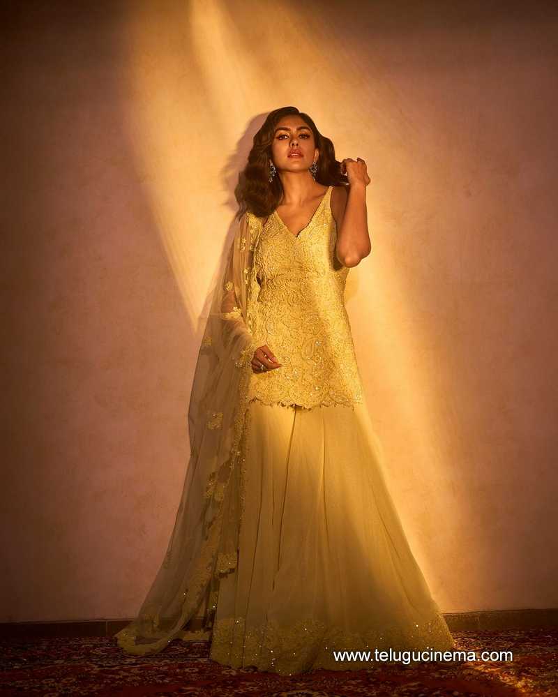 mrunalthakur 291024 03