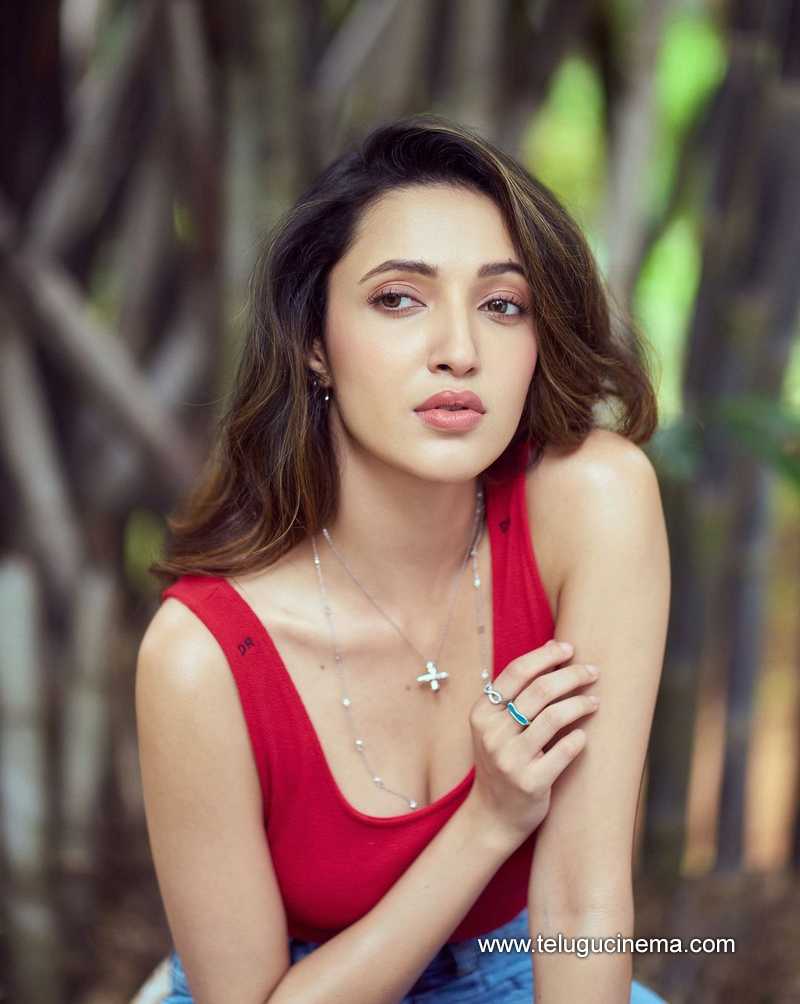neha stills 191024 02