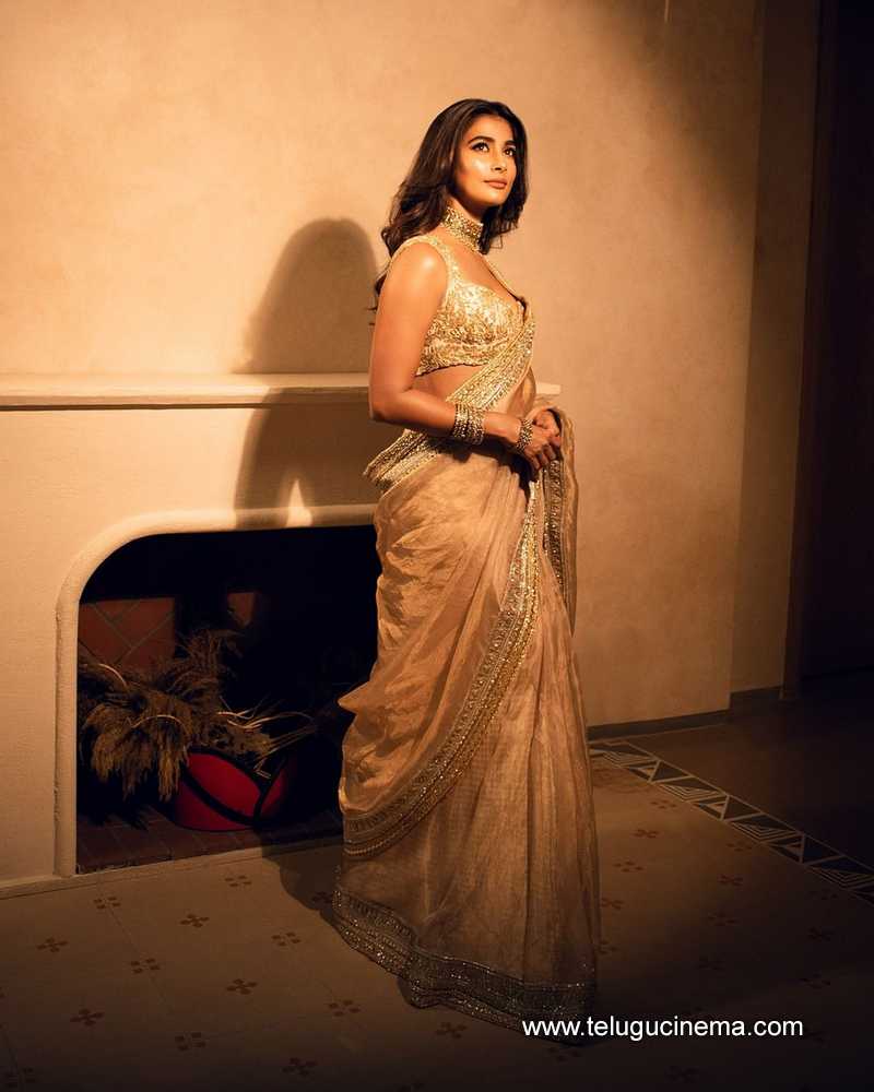 pooja stills 241024 05