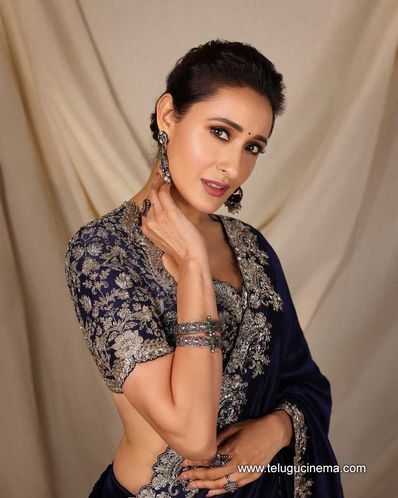 pragya stills 181024 01