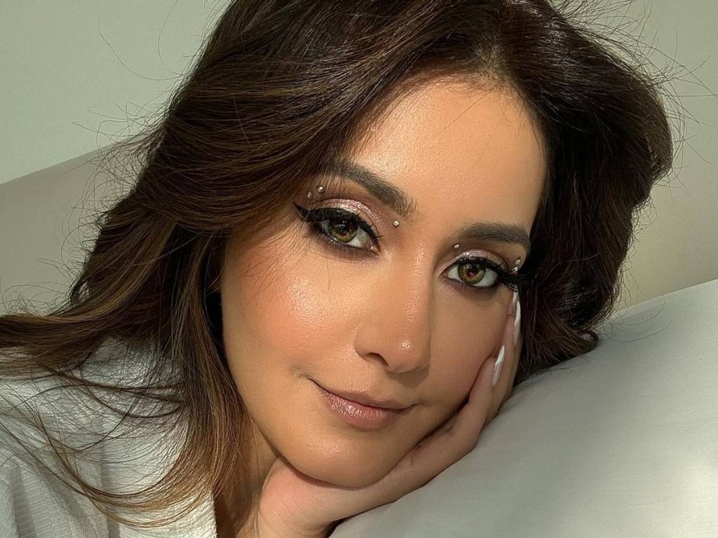 Raashii Khanna's selfi time