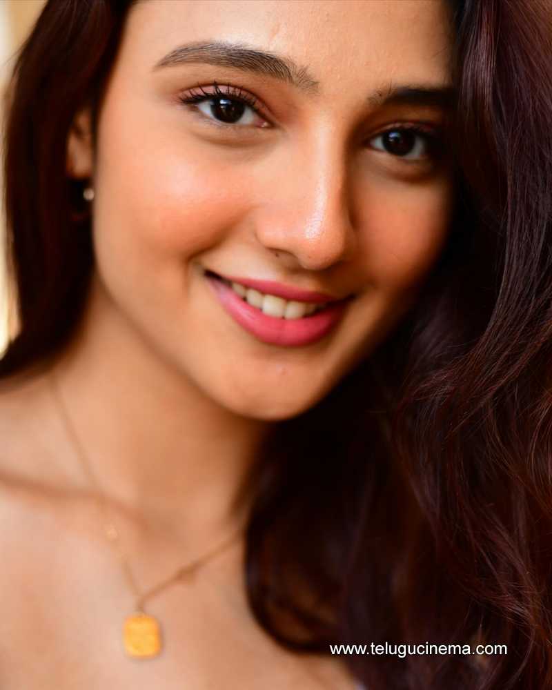 ritika stills 031024 03