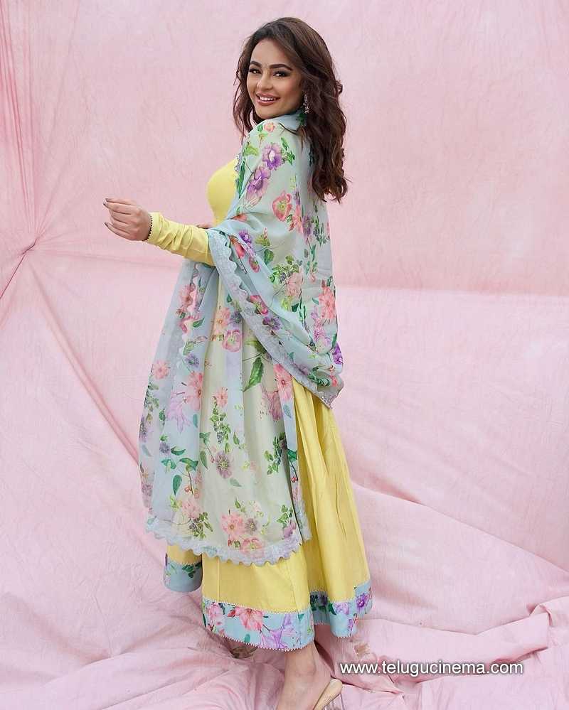 seerat stills 241024 02