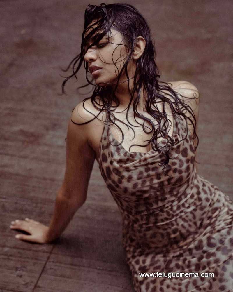 shivani stills 091024 03