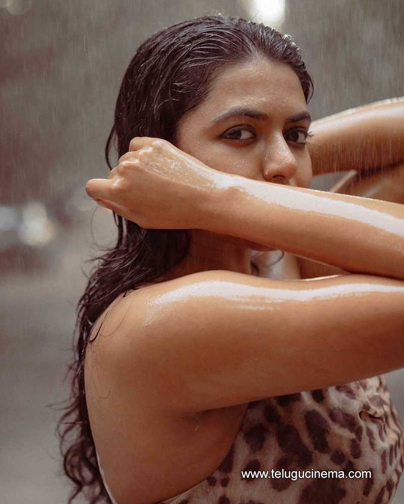 shivani stills 091024 04