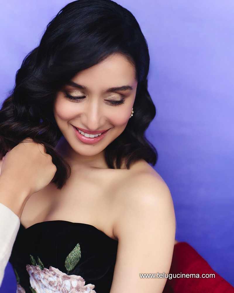 shraddha stills 211024 01