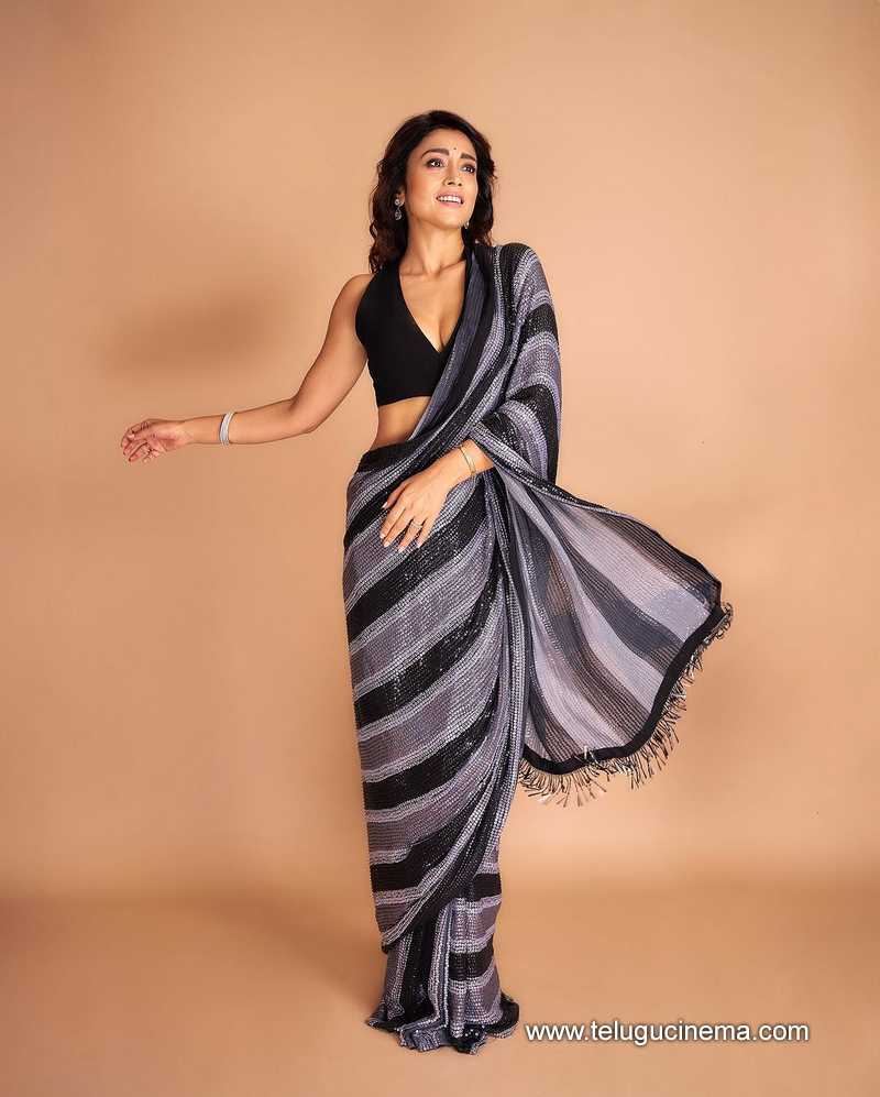 shriyasaran stills 261024 02