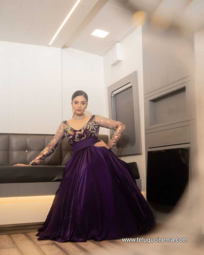 sreeemukhi stills 211024 05