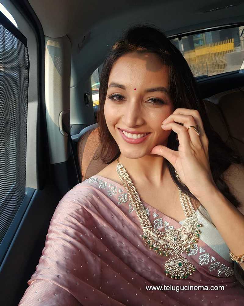 srinidhi stills 311024 03