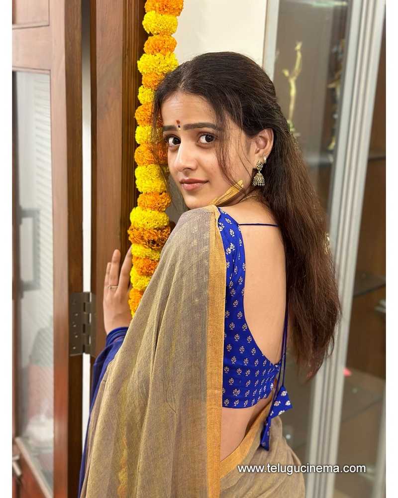 vaishnavi stills 301024 02