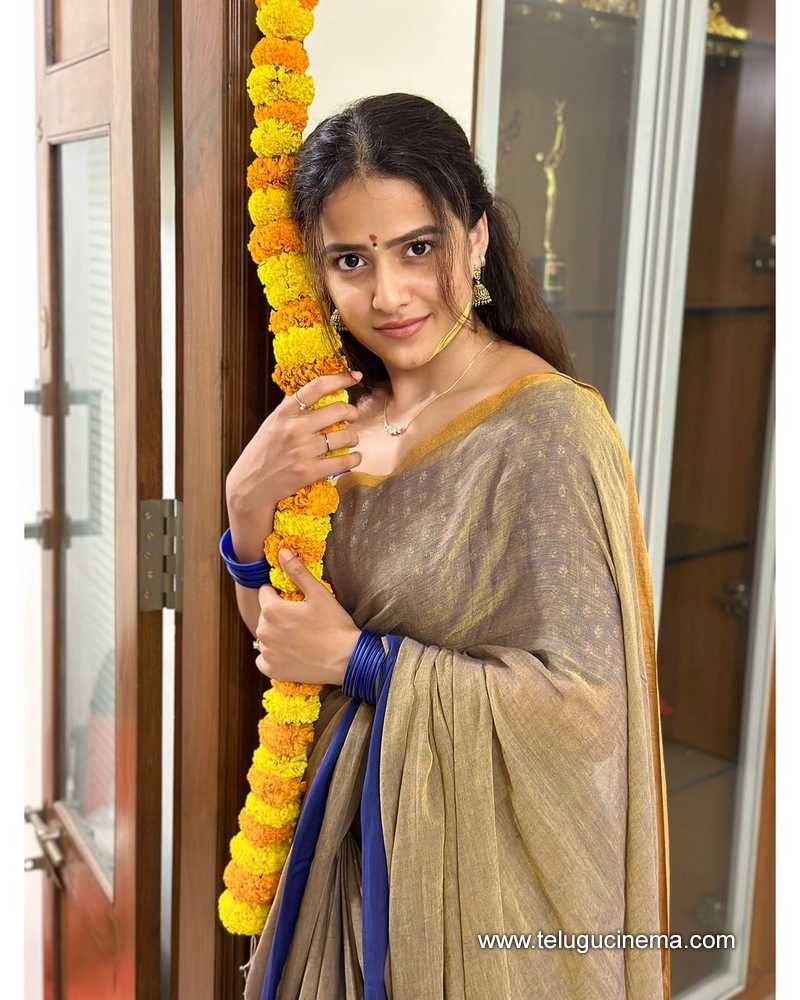 vaishnavi stills 301024 03