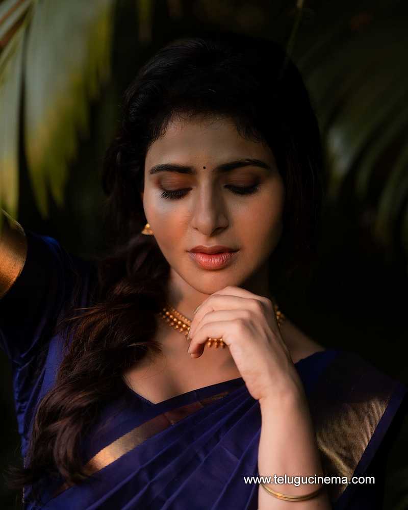 iswarya stills 011124 04