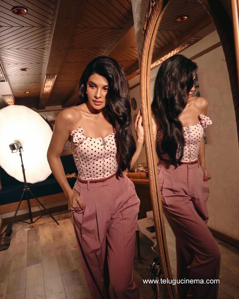 jacqueline stills 291124 01