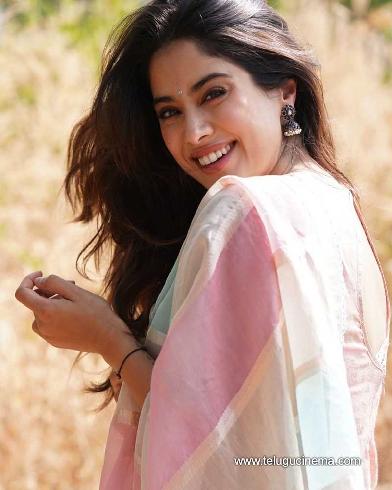 jahnvi stills 211124 03