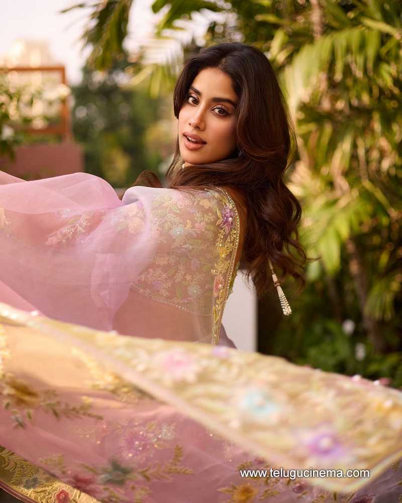 jahnvikapoor stills 081124 06