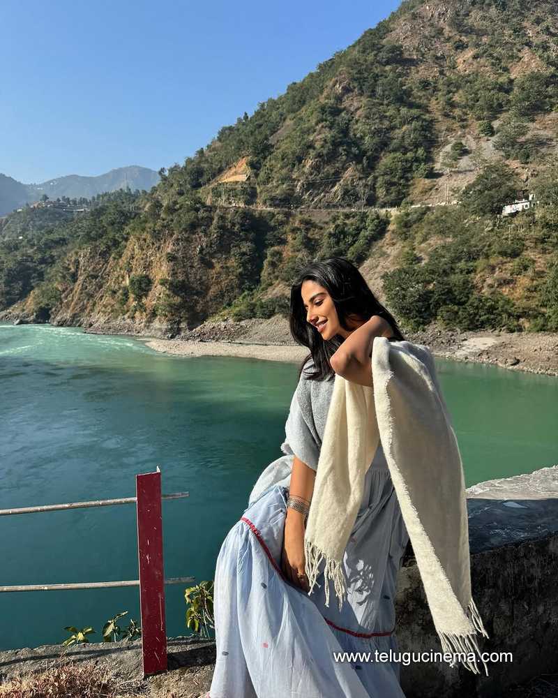 meenakshi stills 271124 03