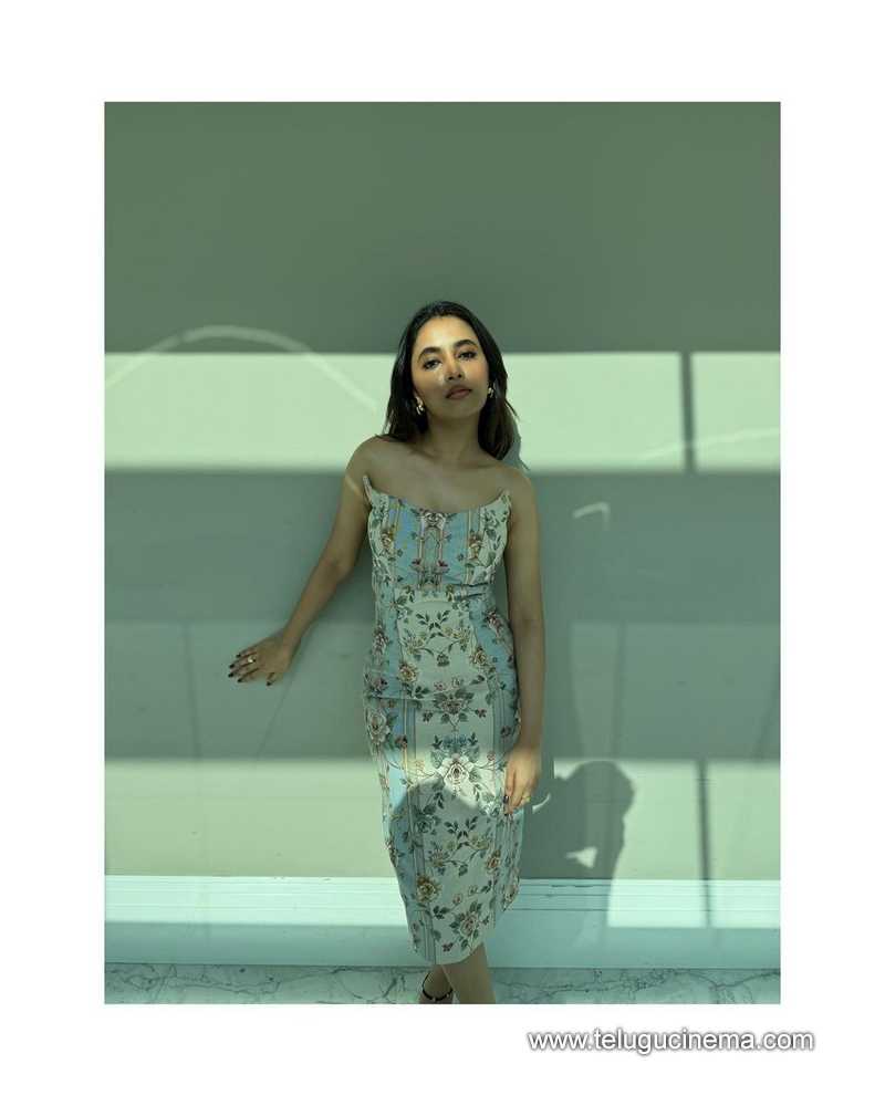 priyanka stills 201124 07