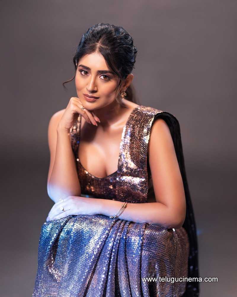 rashi singh stills 201124 04
