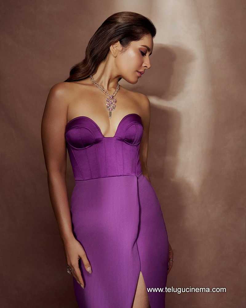 rashikhanna stills 201124 06