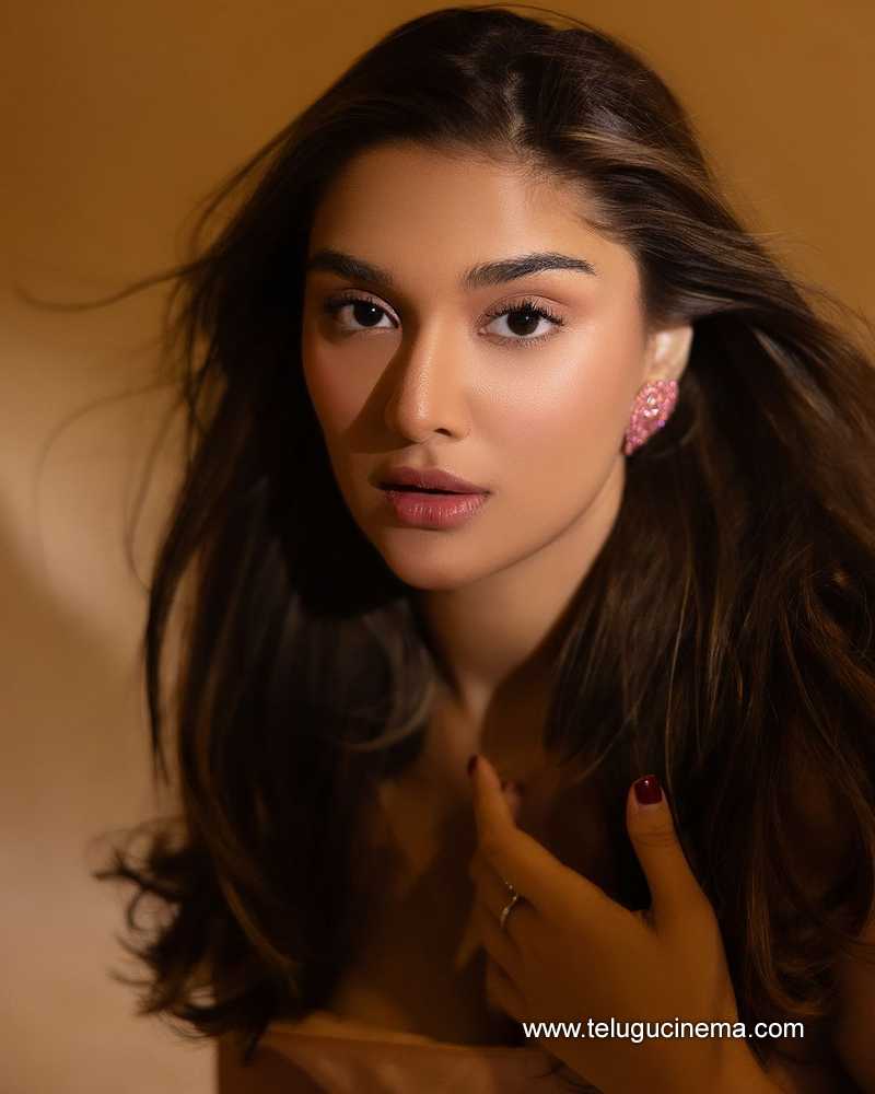 saiee manjeerkar stills 131124 05