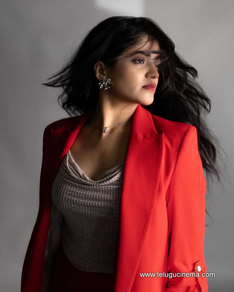 sangeerthana stills 301124 03