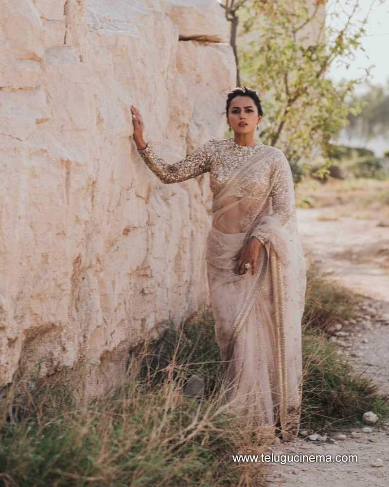 shraddha srinath stills 011124 04