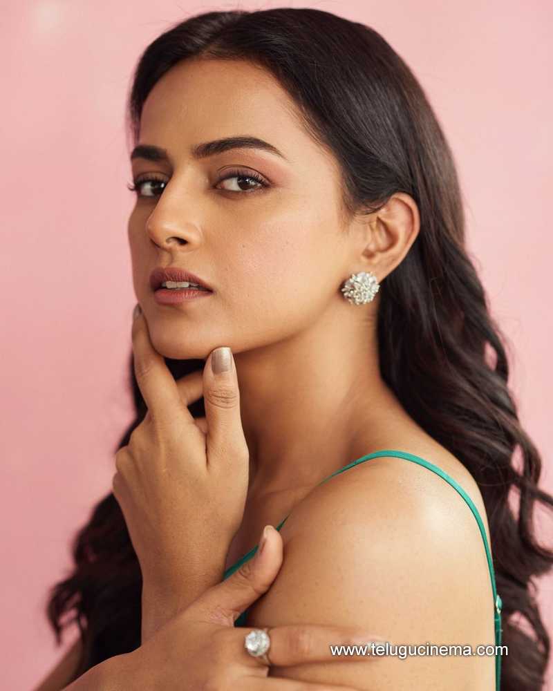 shraddha srinath stills 271124 01