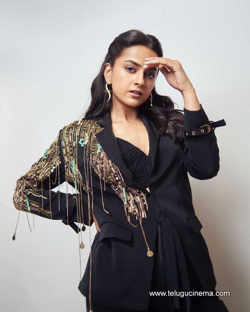 shraddhasrinath stills 211124 02