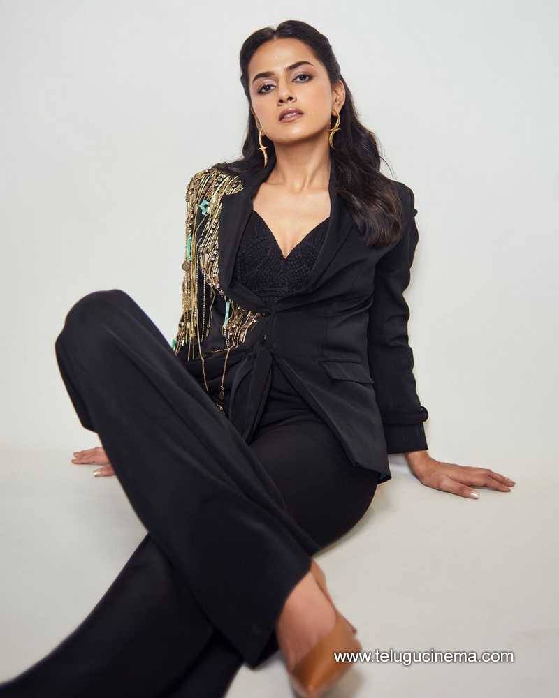 shraddhasrinath stills 211124 04
