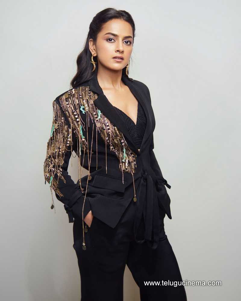 shraddhasrinath stills 211124 09