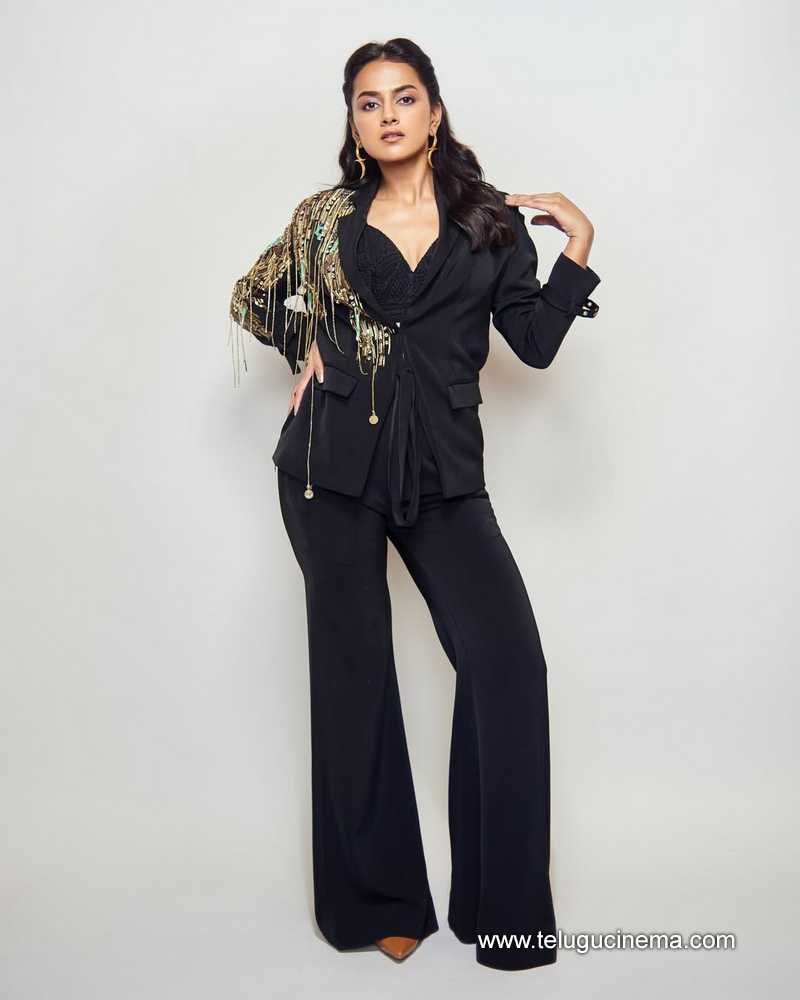 shraddhasrinath stills 211124 10