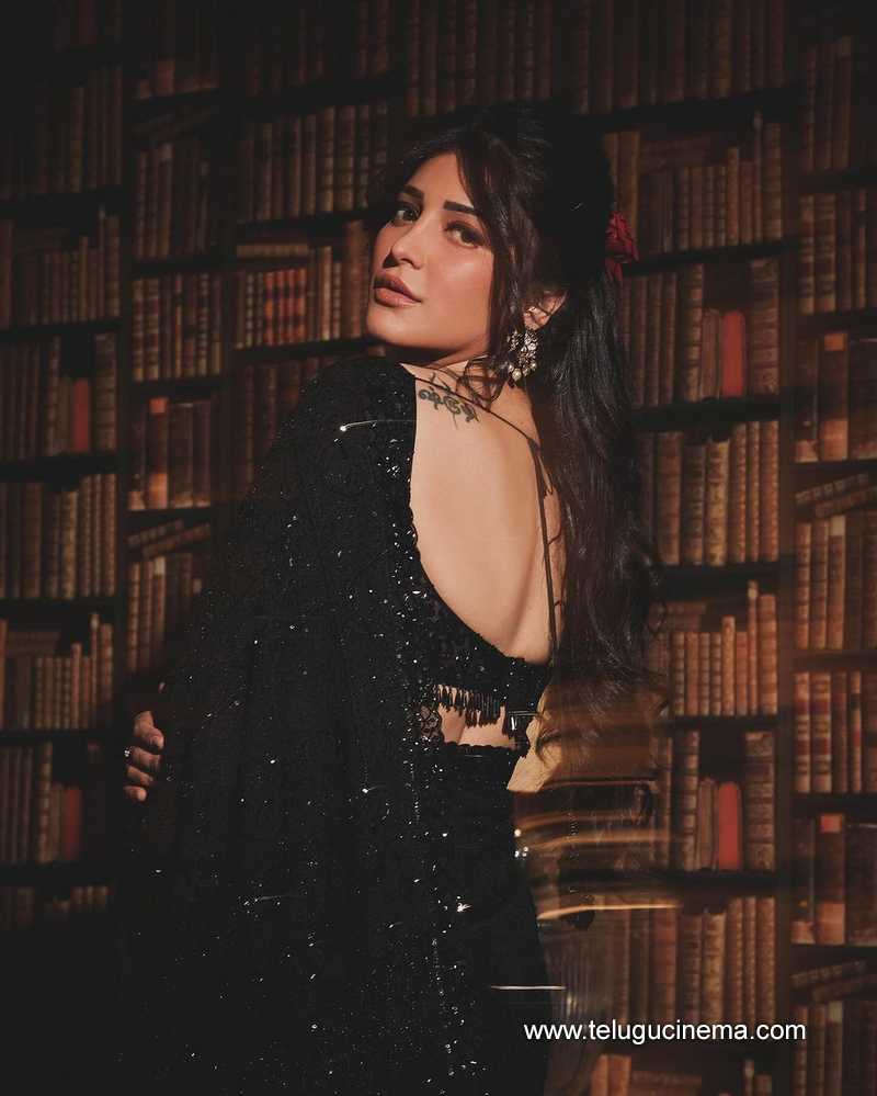 shruti hasan stills 211124 02