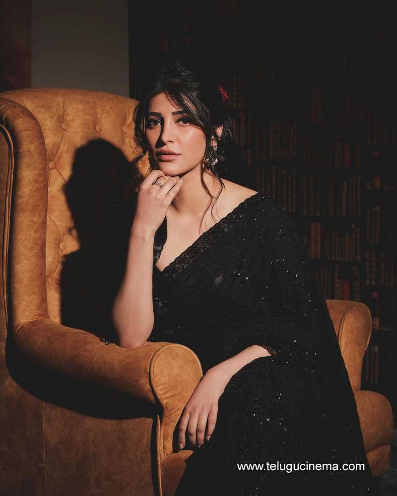 shruti hasan stills 211124 07