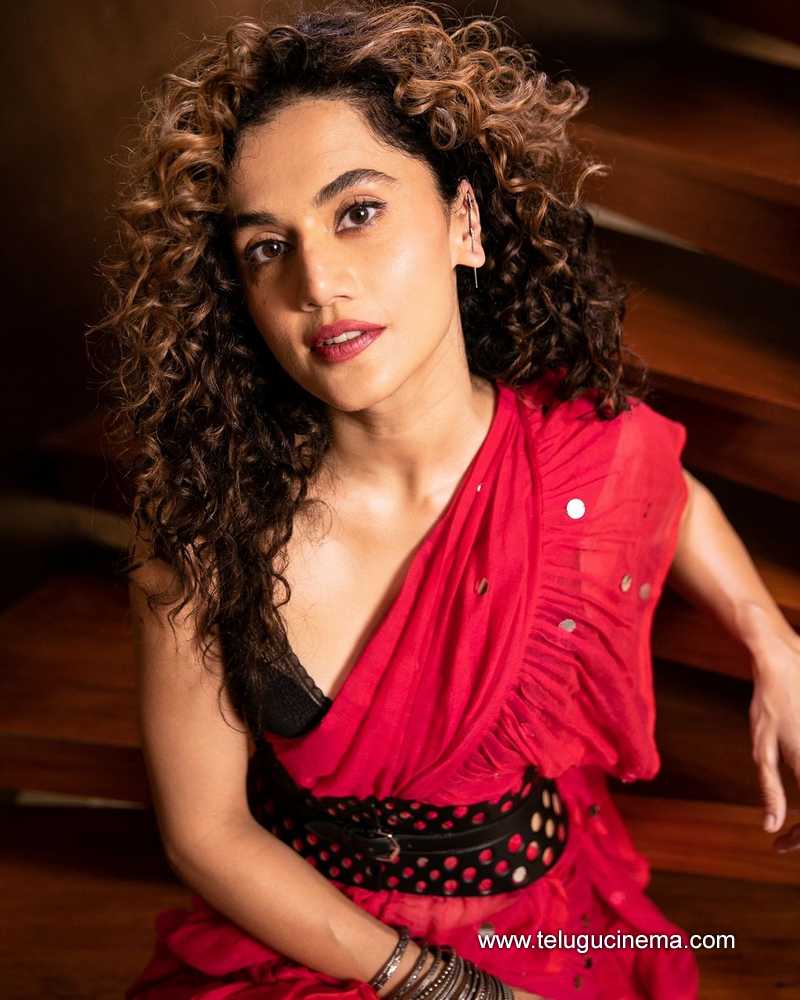 taapsee stills 131124 03