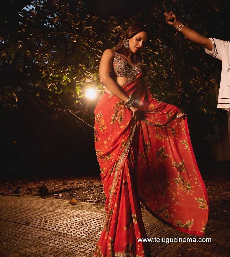 tripti stills 211124 03