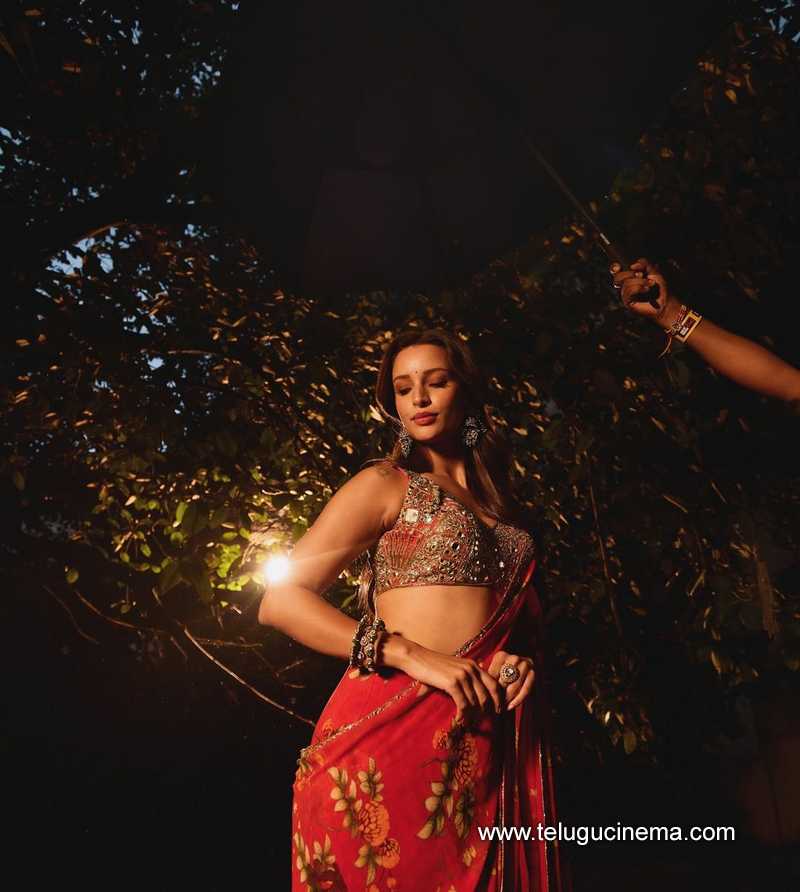 tripti stills 211124 05