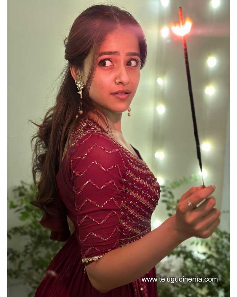 vaishnavi stills 011124 05