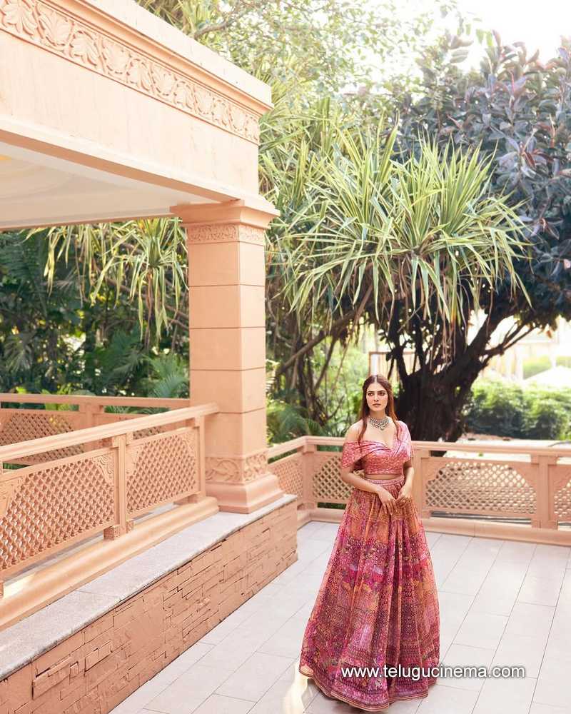 malavikamohanan still 29012505