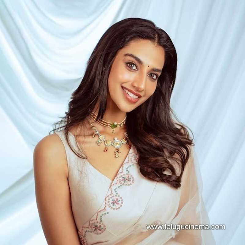 meeenakshi still 24012502