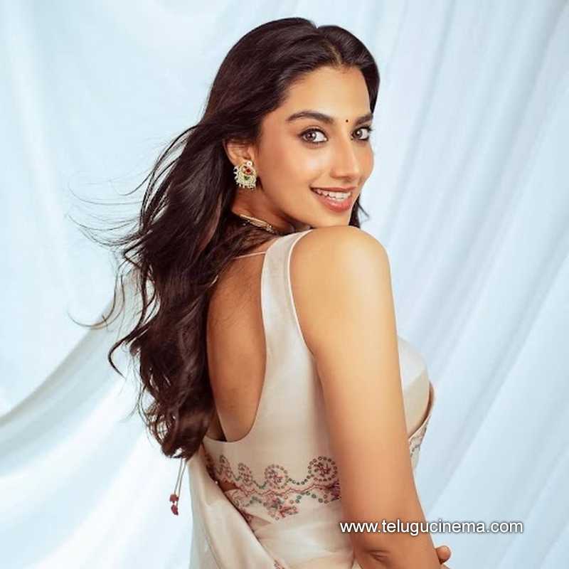 meeenakshi still 24012503