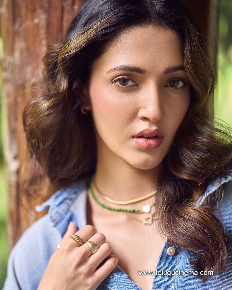 nehashettyi stilla 18012502
