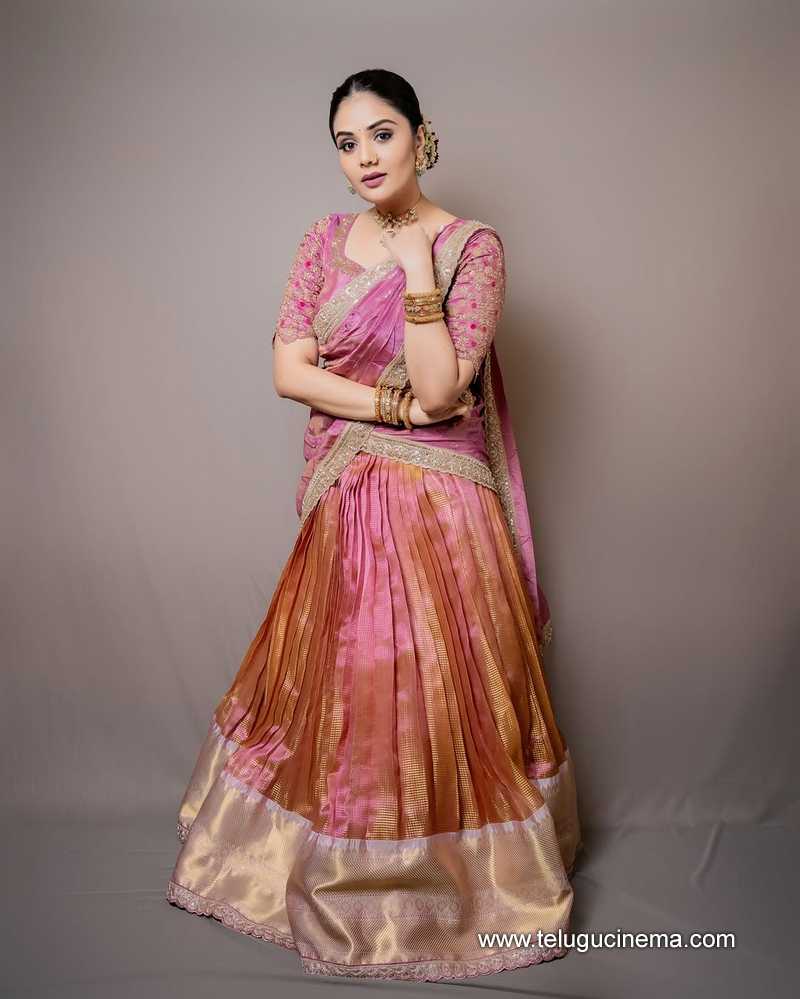 sreemukhi stilla 13012504