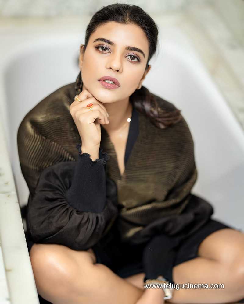 aishwarya stills 24022505