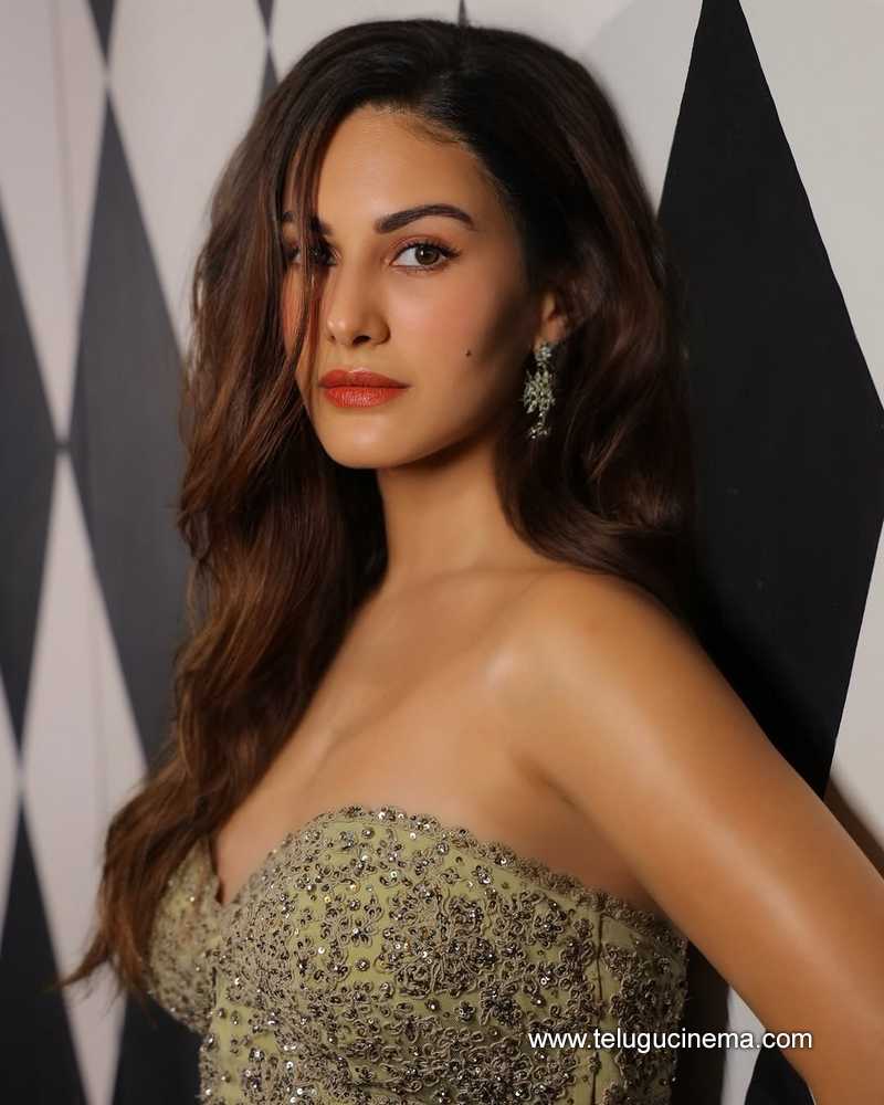 amyra still 7022502